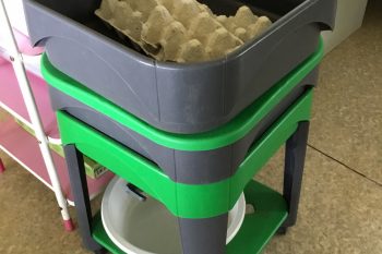 LES LOMBRICOMPOSTEURS A LA MATERNELLE DES CARAMBOLES…!!