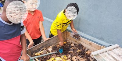 Compost et plantation au CE1-CE2
