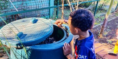 Nettoyer le jardin, composter, planter et offrir aux mamans