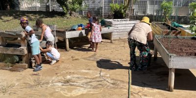 Plantation à l’école!