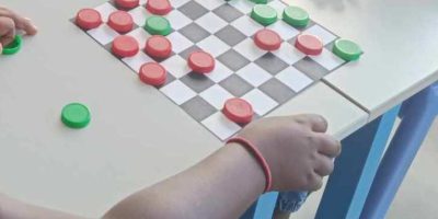 Recyclons et jouons: créer des jeux à base de recyclage