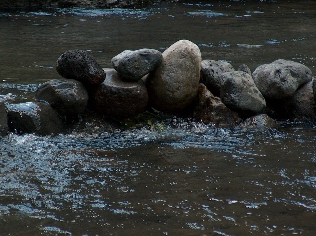 galets dans la riviere